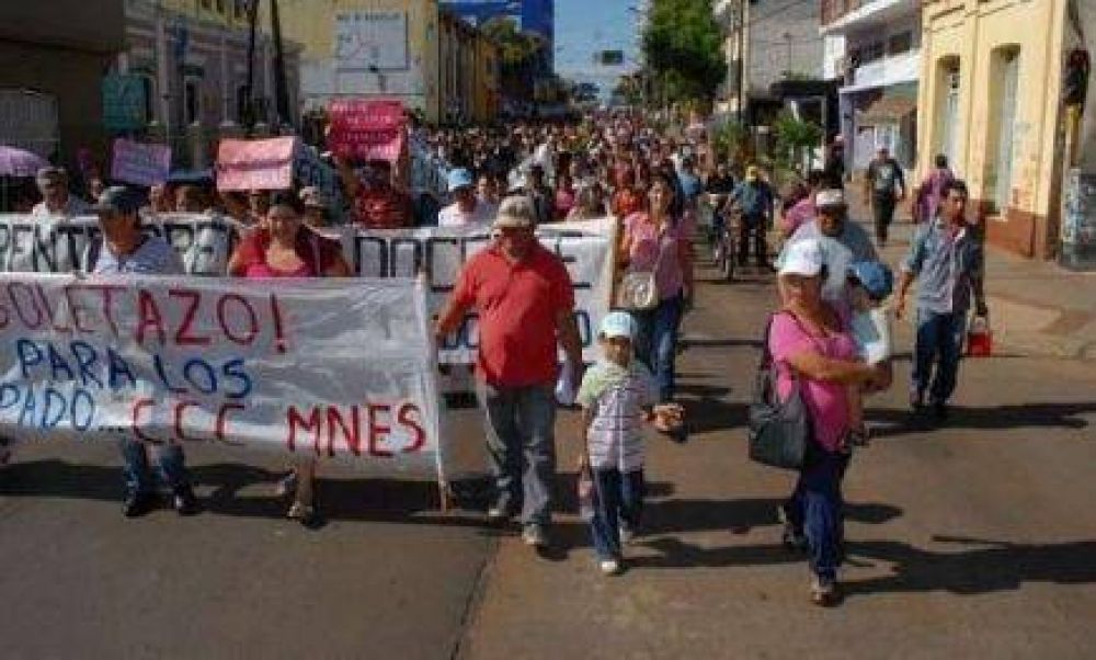 Boletazo: Cortan la ruta 213 en reclamo por un boleto social