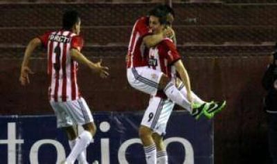 El "Pincha" venci� a Lan�s y se afirma en la punta