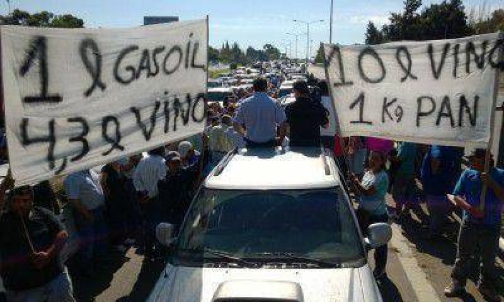 Vi�ateros del Este protestan en Casa de Gobierno y piden hablar con P�rez