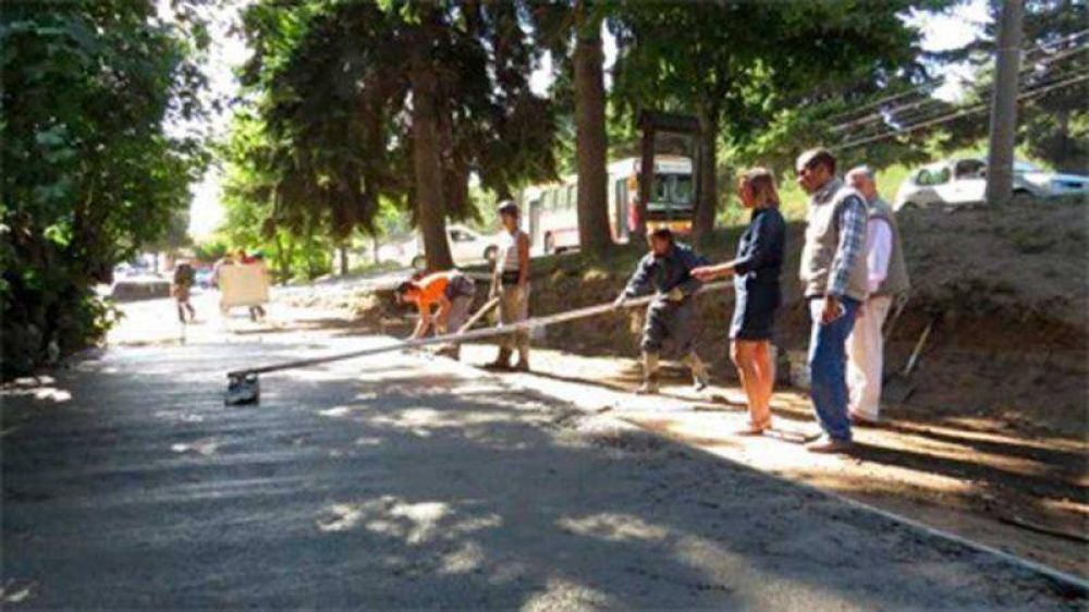 Pavimentan colectora Norte de la 12 de Octubre