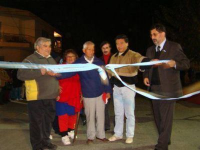 Vecinos de barrio Almirante Brown cuentan de nuevo pavimento 