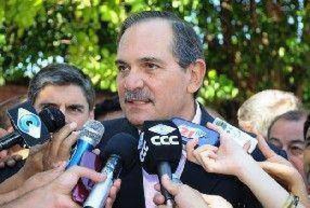 El gobierno trata de que no se pare la obra p�blica ni suban los precios 