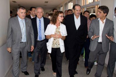 Alperovich visit� el hospital de Concepci�n pero no recorri� las zonas inundadas