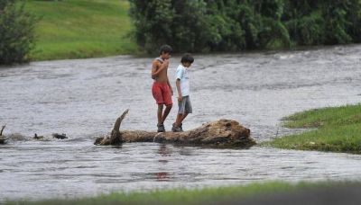 Las imprudencias de la gente en el Suqu�a crecido