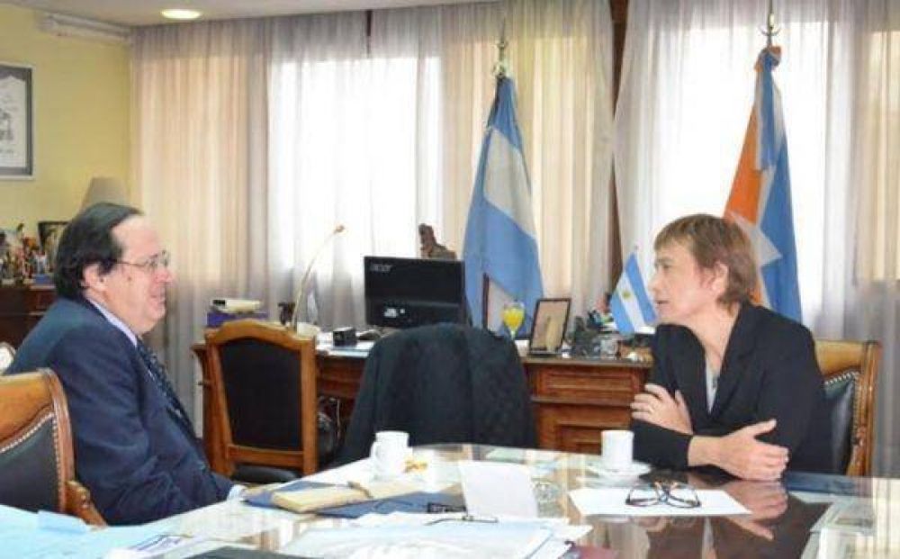 La Gobernadora R�os recibi� al nuevo C�nsul de Chile en Ushuaia