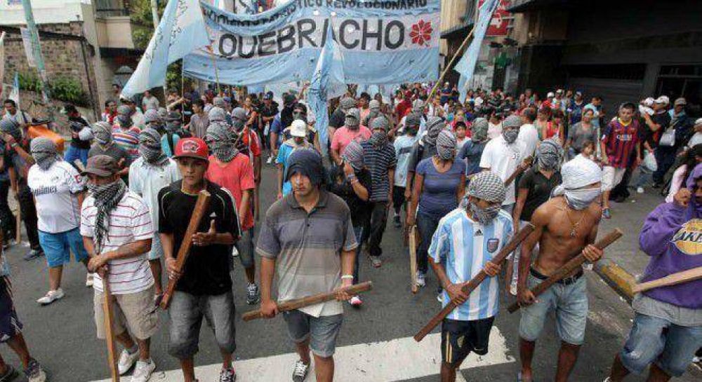 El Gobierno coopt a Quebracho y ahora es su grupo de choque favorito