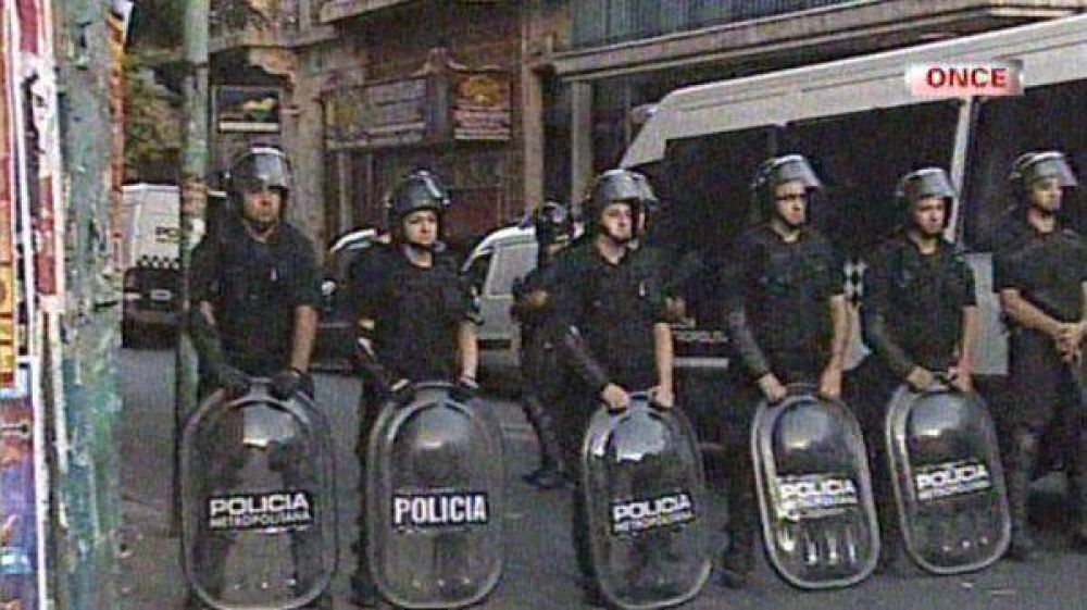 Operativo policial en Once: allanan dep�sito de vendedores ambulantes