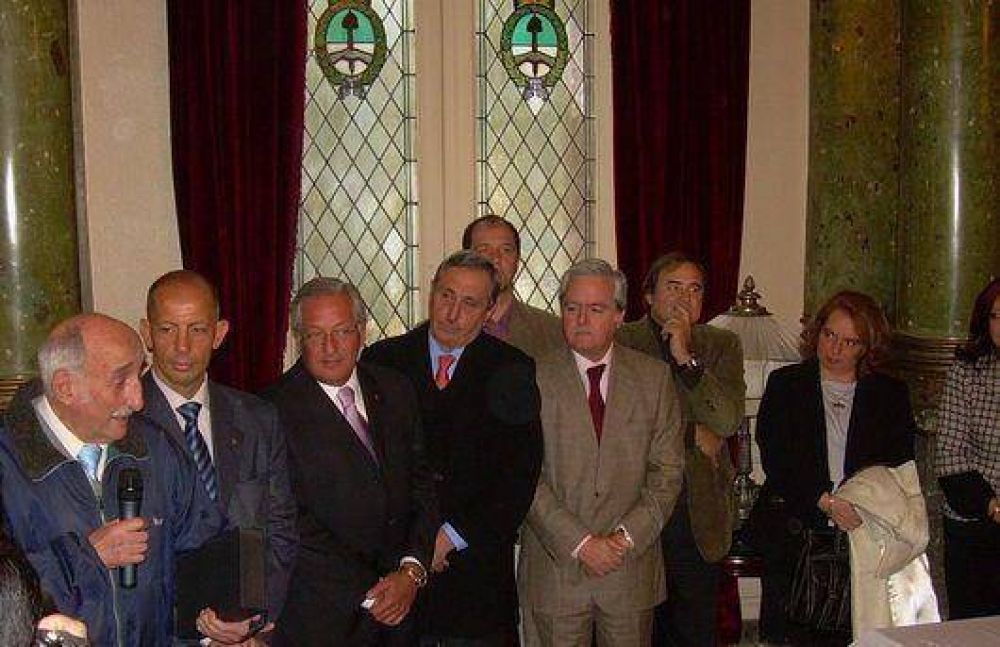 Fellner dijo a periodistas del Congreso que, "el 28 de Junio no se acaba el mundo" 