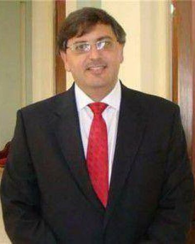 Juli�n Dom�nguez es el candidato presidencial del Dip Walter Abarca