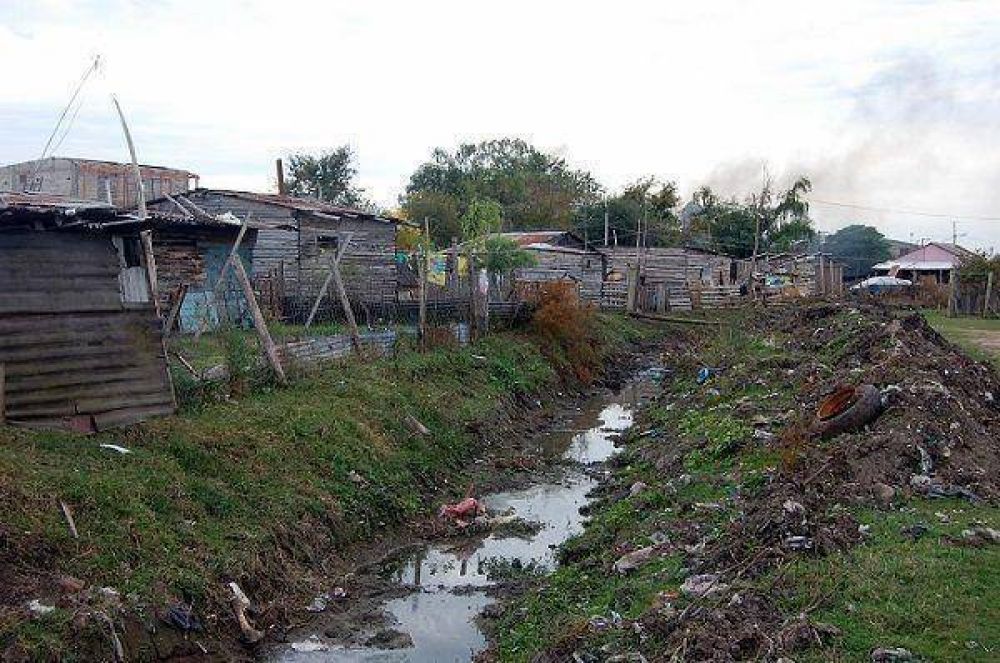 Invierten casi 23 millones de pesos en 95 casas para las familias del asentamiento