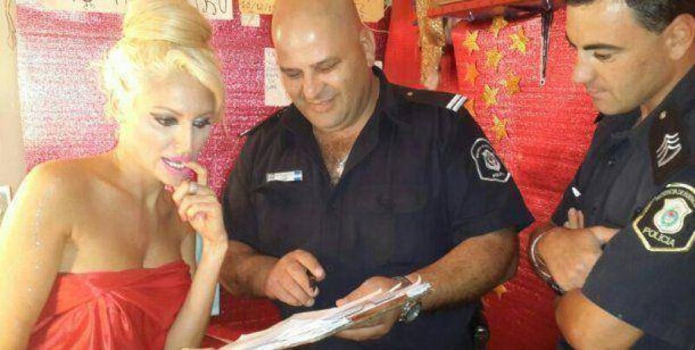 Problemas para Vicky Xipolitakis: en plena funci�n la visit� la polic�a