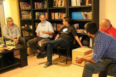Encuentro entre la CGT Zona Norte y el padre Juan Pablo Contepomi