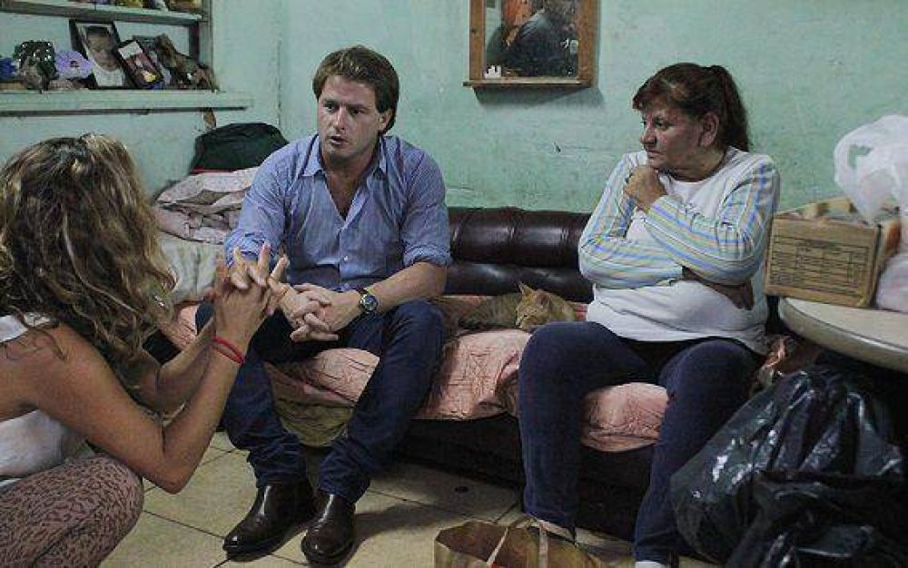 Campbell y su equipo acercaron donaciones a un comedor