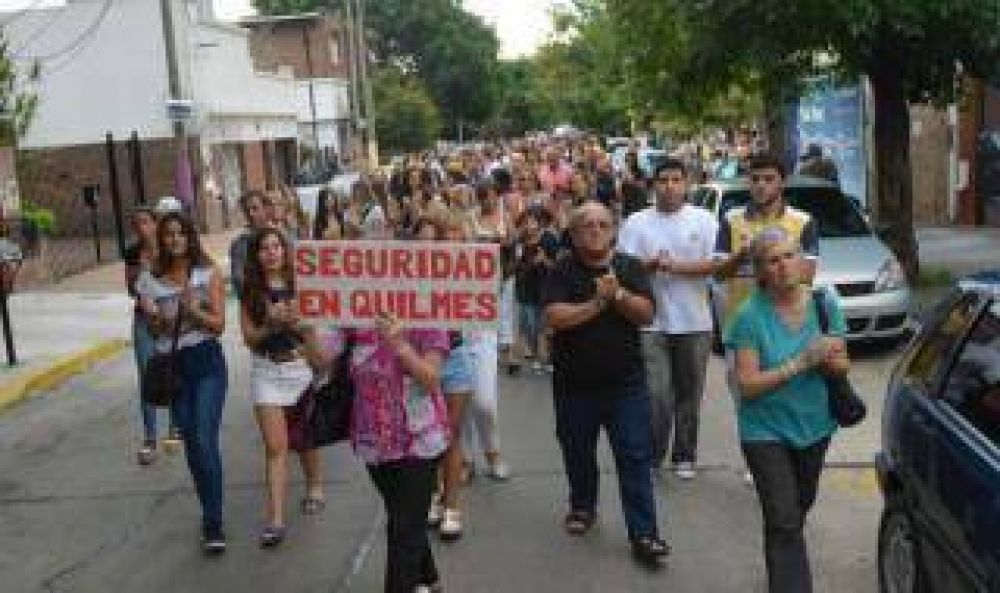 Ola de Inseguridad en Quilmes: Vecinos se manifiestan y reclaman la presencia del Intendente Gutirrez