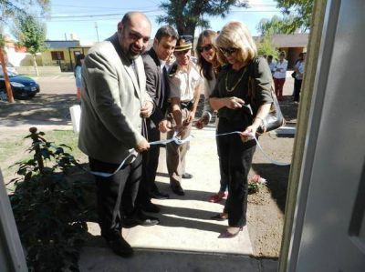 Entregaron tres viviendas de servicio en Castex