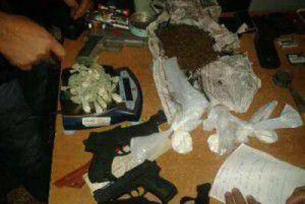 Armas, marihuana y coca�na en Cerrito Sur: tres detenidos