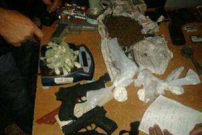 Armas, marihuana y coca�na en Cerrito Sur: tres detenidos