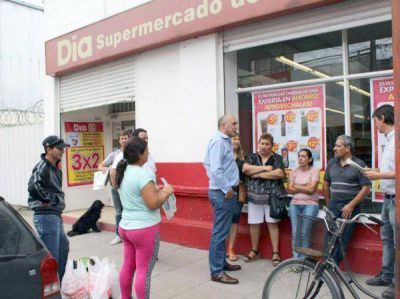 Vecinos y el Diputado Torres ayer controlaron los precios