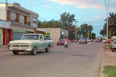 Vecinos y comerciantes solicitan el ensanchamiento de avenida Illia