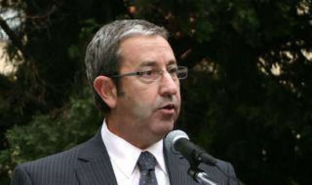 Lincoln: Cobos encabez� un homenaje al dirigente radical Cris�logo Larralde