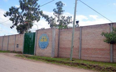 La penitenciaria asesinada recibi� al menos veinte pu�aladas por un preso que luego se suicid�