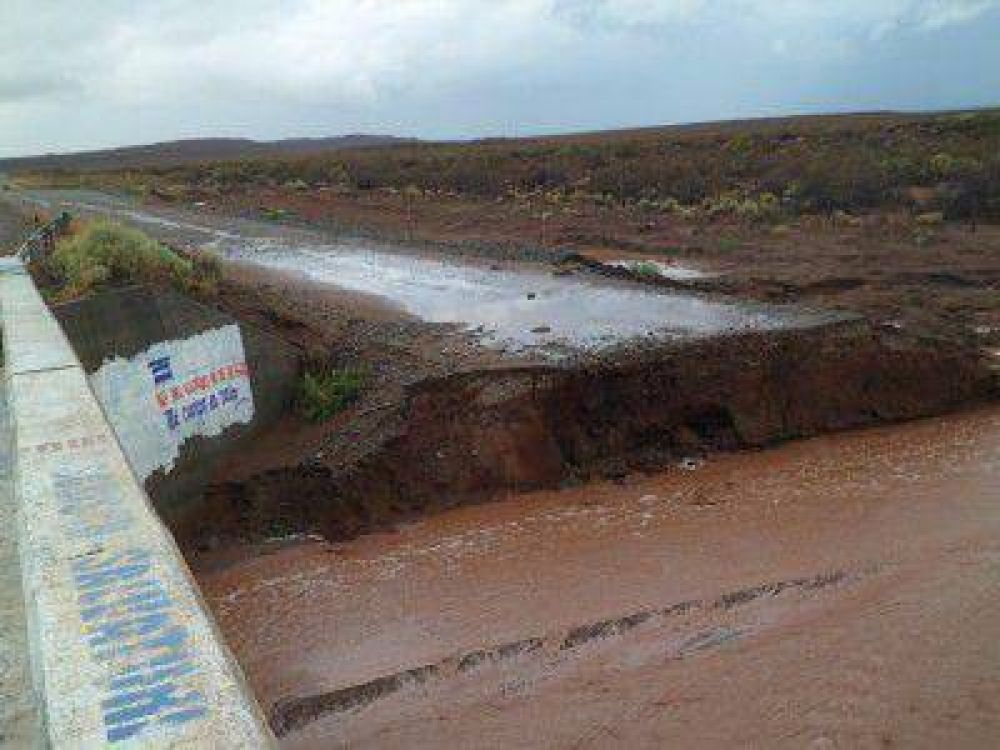 Intensas lluvias producen el corte de la ruta 237 