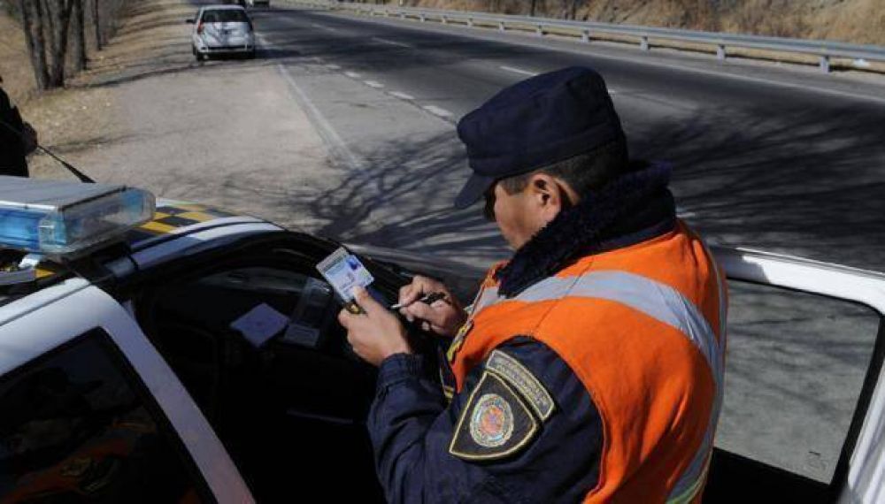 No se podr� renovar el carn� sin pagar las multas de la Caminera