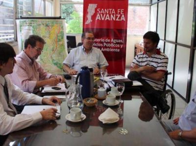 Analizan mejoras en la provisi�n de agua para Carcara�� y Villa Ca��s