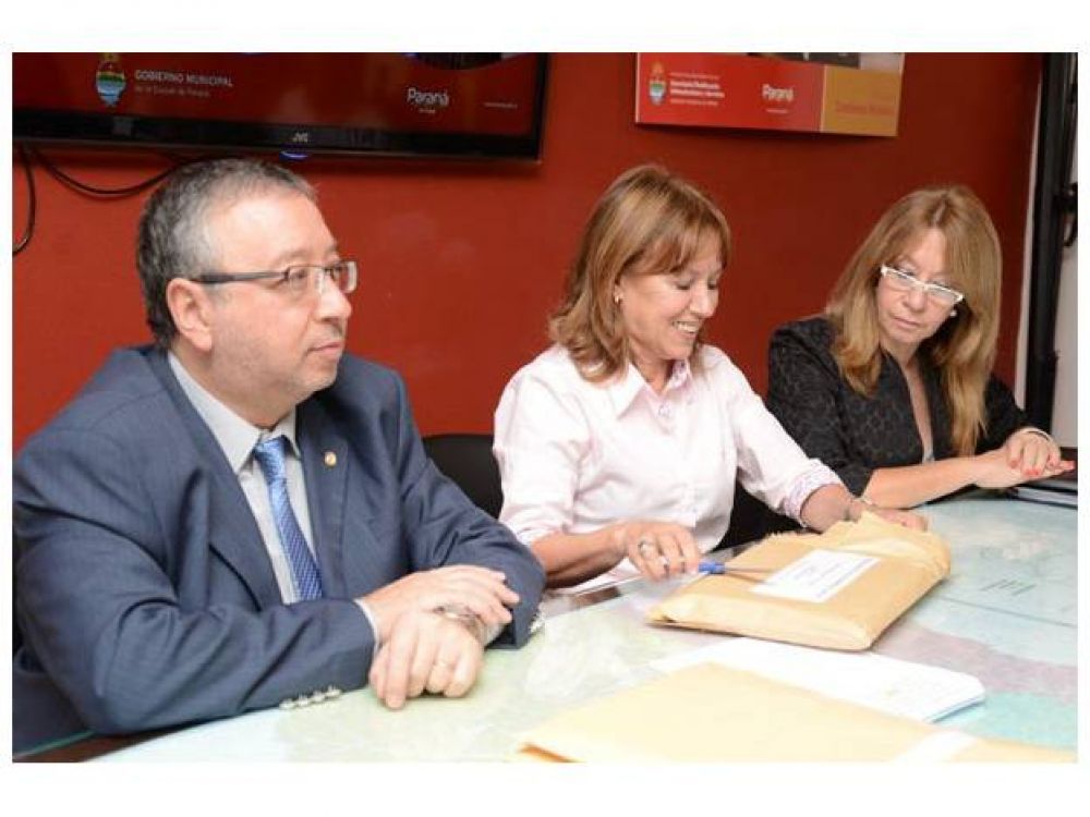 Se abrieron las ofertas para construir tres playones deportivos en Paran�