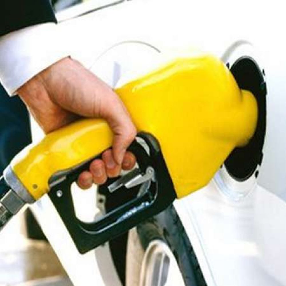 Con horario "especial" para expender combustibles a motos