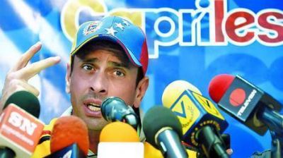 Capriles pide di�logo al gobierno y el desarme de parapoliciales
