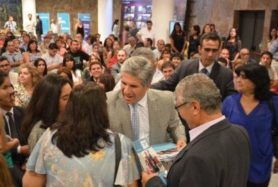 El Gobierno entreg� 57 escrituras y readjudic� 24 viviendas