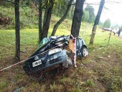 Muri� luego de despistar con el auto bajo la lluvia