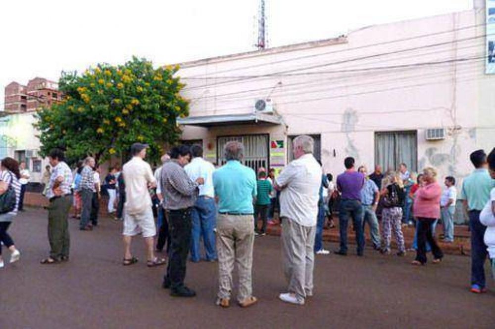 Socios de la CELO y vecinos de Ober� reclamaron frente al Concejo Deliberante por agua y energ�a 