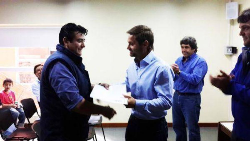 Sciurano entreg� una nueva tanda de decretos de adjudicaci�n de tierras