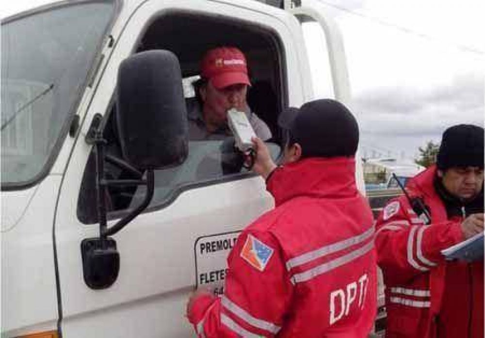 Capacitan personal para controles viales en Tolhuin