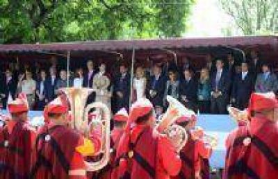 El Senador Rodolfo Urtubey particip� de los actos conmemorativos por la Batalla de Salta