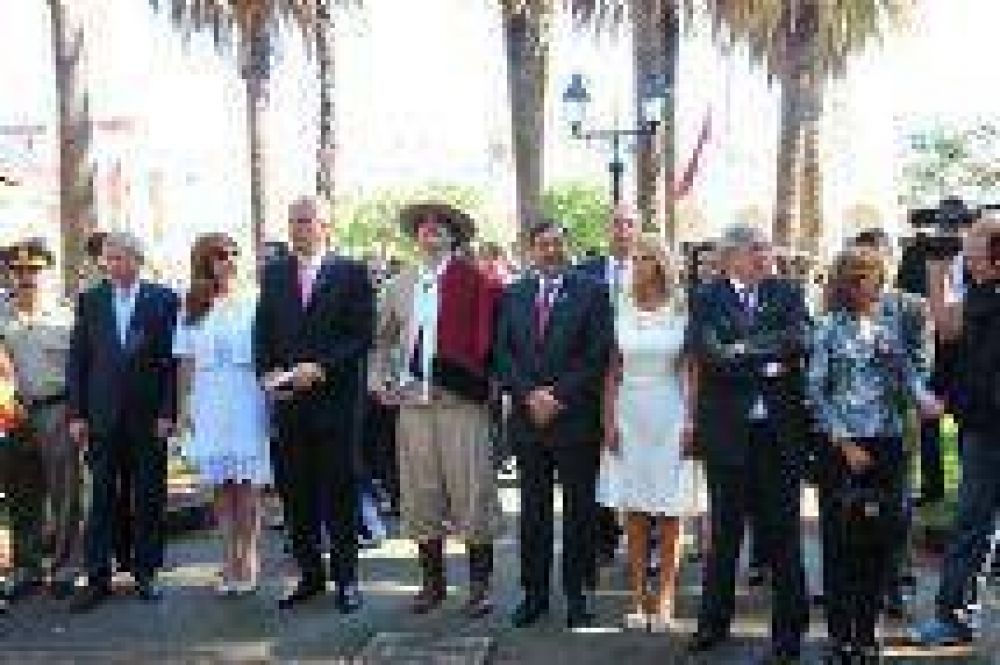 El Intendente Miguel Isa particip� de los actos por el 201 aniversario de la Batalla de Salta