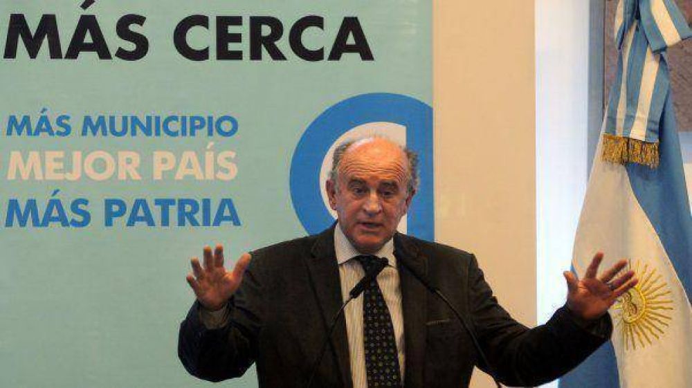 Parrilli: CFK "no puede aumentar los salarios de forma arbitraria"