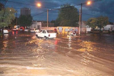 Decenas de evacuados, edificios y viviendas anegadas tras el temporal en La Pampa