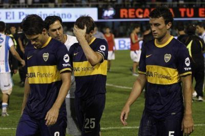 El mediocampo, lo peor de Boca en otra noche de bochazos generalizados