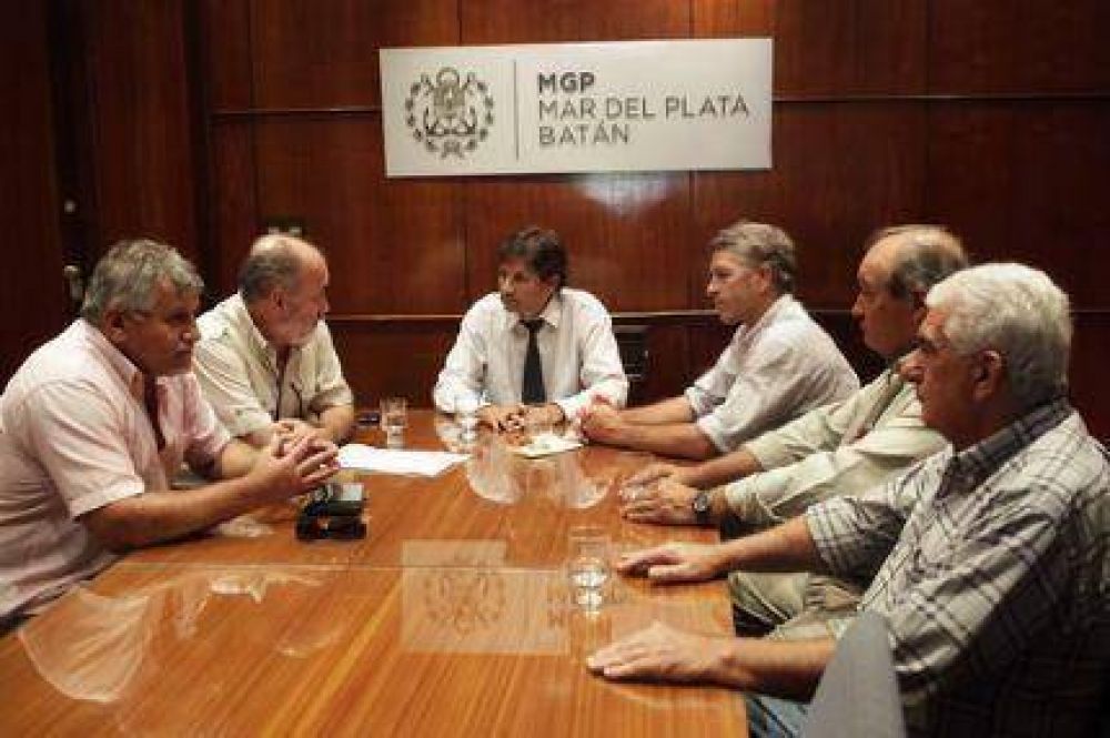 El intendente interino puso marcha atr�s y se suspendi� el paro de lo taxistas