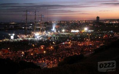 La Fragata Libertad, junto a otras ocho naves, llega a Mar del Plata