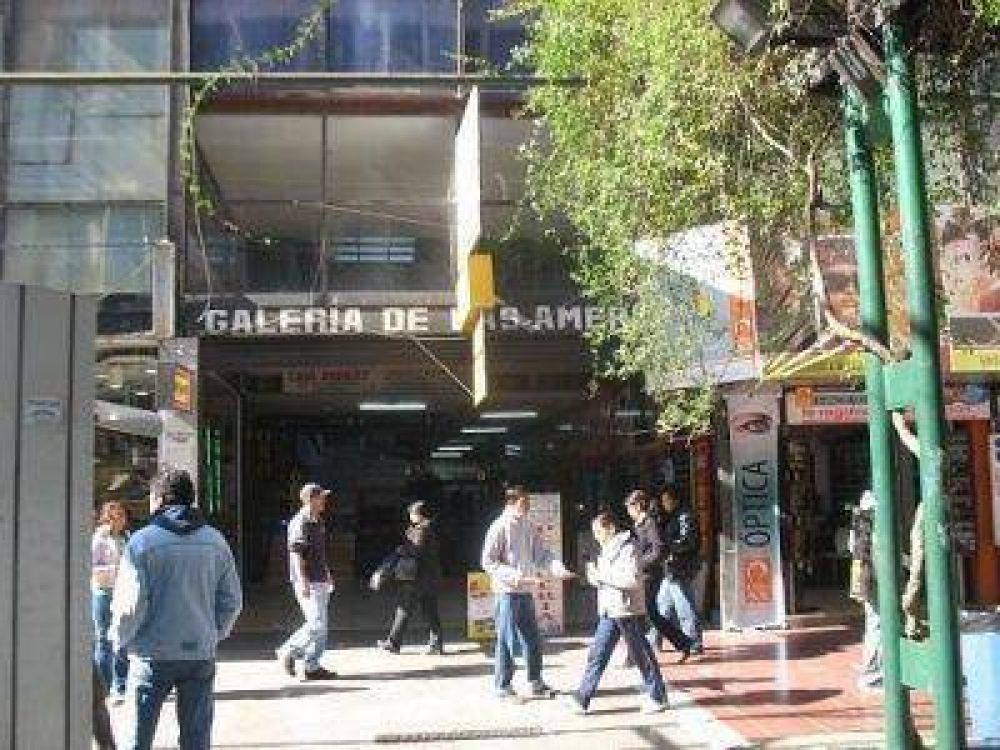 CLAUSURAN LOCALES DE GALER�A LAS AMERICAS