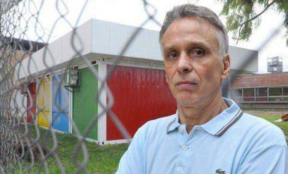 Luis Rey: �Las aulas modulares no son aptas para la tarea pedag�gica�