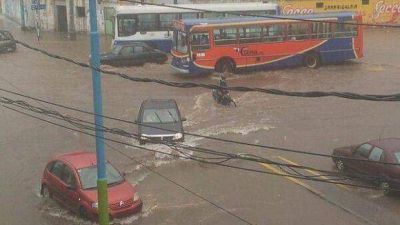 Intensa lluvia inund� Capital, y el Gran San Miguel