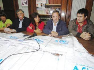 Legisladores de la UCR entregar�n guardapolvos a los distritos de la Regi�n