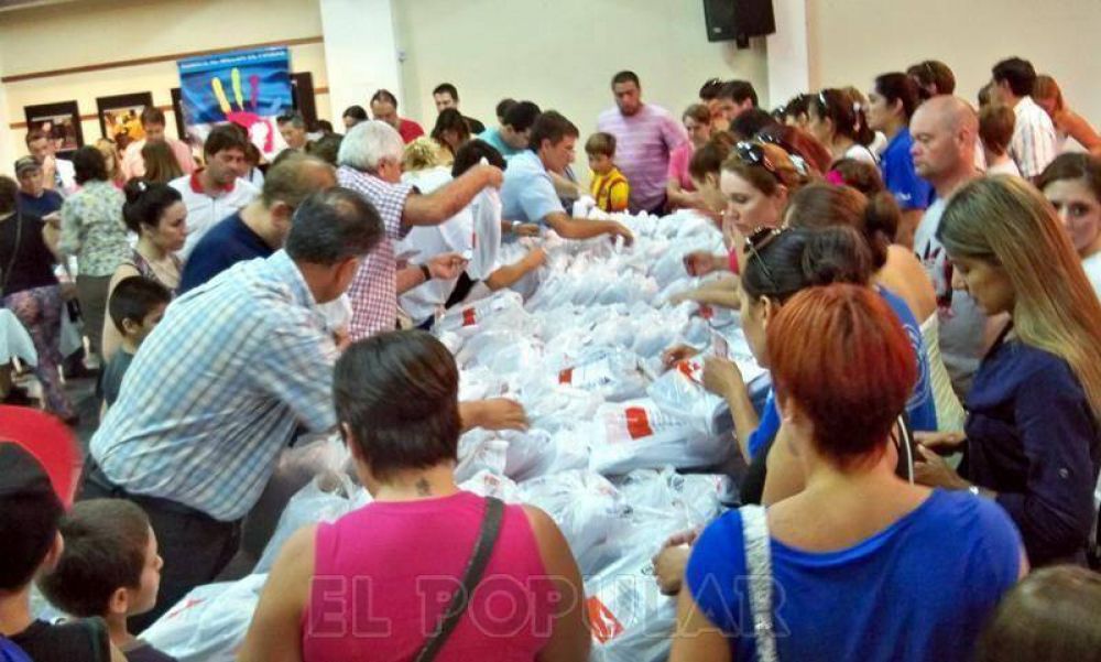 El CECO entreg� m�s de 400 guardapolvos y �tiles escolares