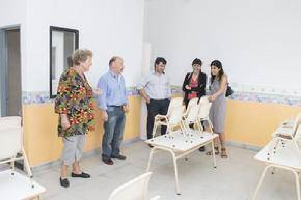 Inza celebr� que los alumnos comiencen el ciclo lectivo en su nueva casa