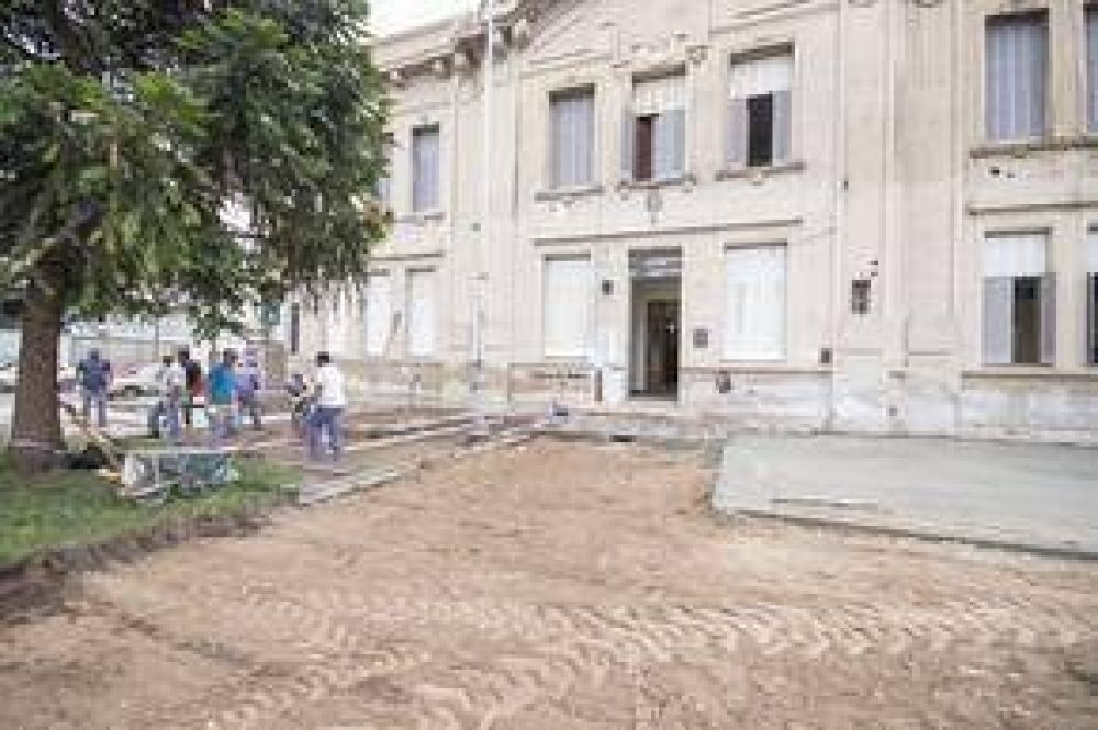 La gesti�n Inza aportar� un nuevo subsidio para finalizar la Escuela 17